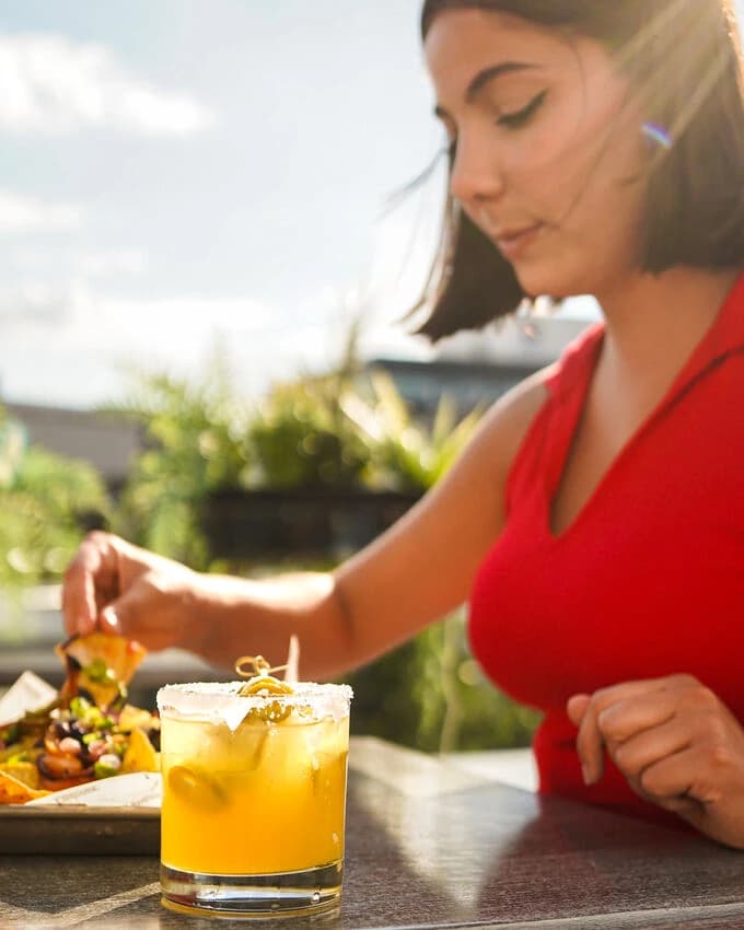Cocktail servi sur la terrasse du Balthazar