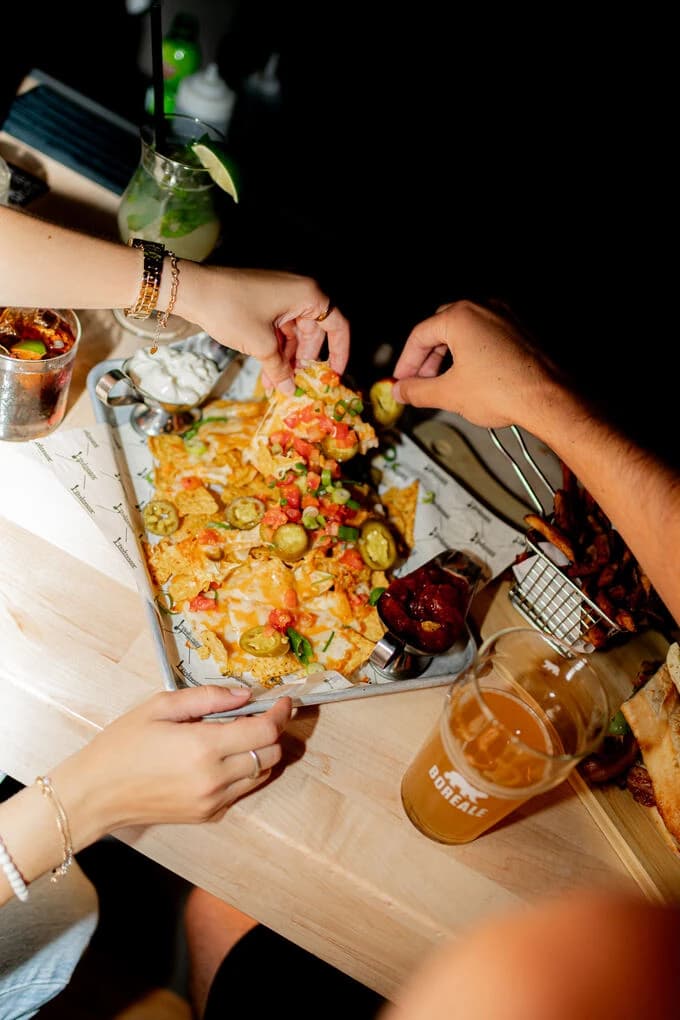 Assiette de nachos à partager servie au Balthazar